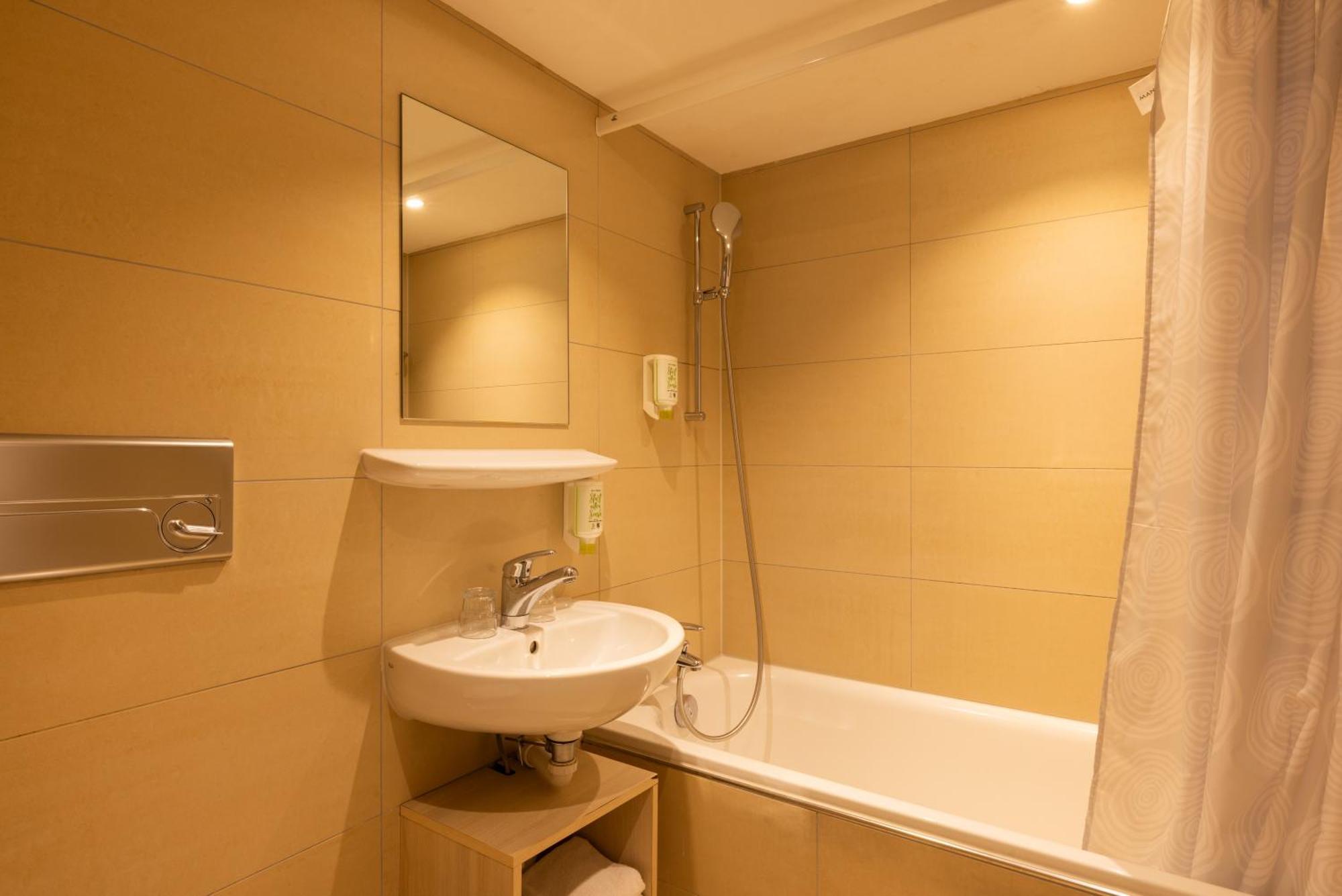 Fred Guest House Hauptbahnhof - Mobile Check-In Gasthuis 2*